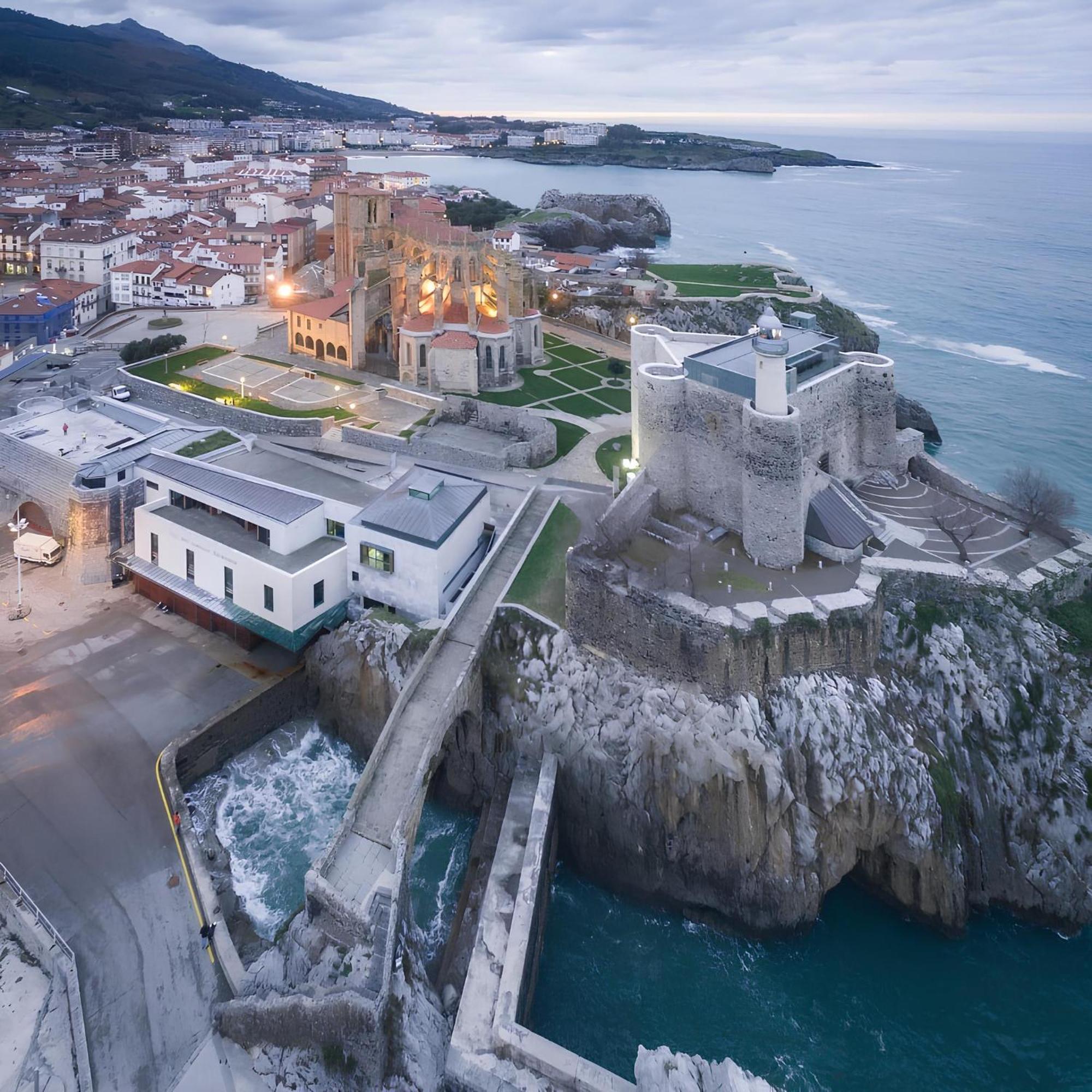 Paraiso Soleado: Piso Con Terraza, Piscina Y Garaje A 5 Min De Playa Castro Urdiales Eksteriør bilde